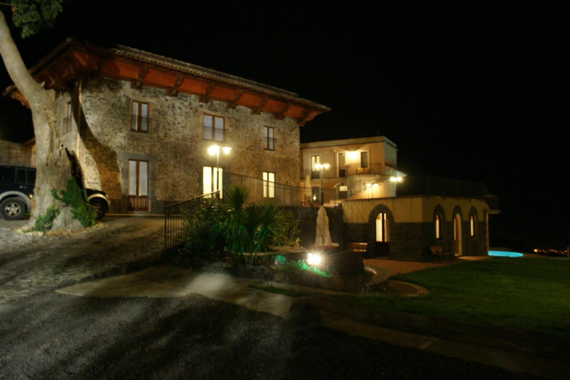 ザッフェラーナ・エトネーア Antico Borgo Petraliaゲストハウス エクステリア 写真