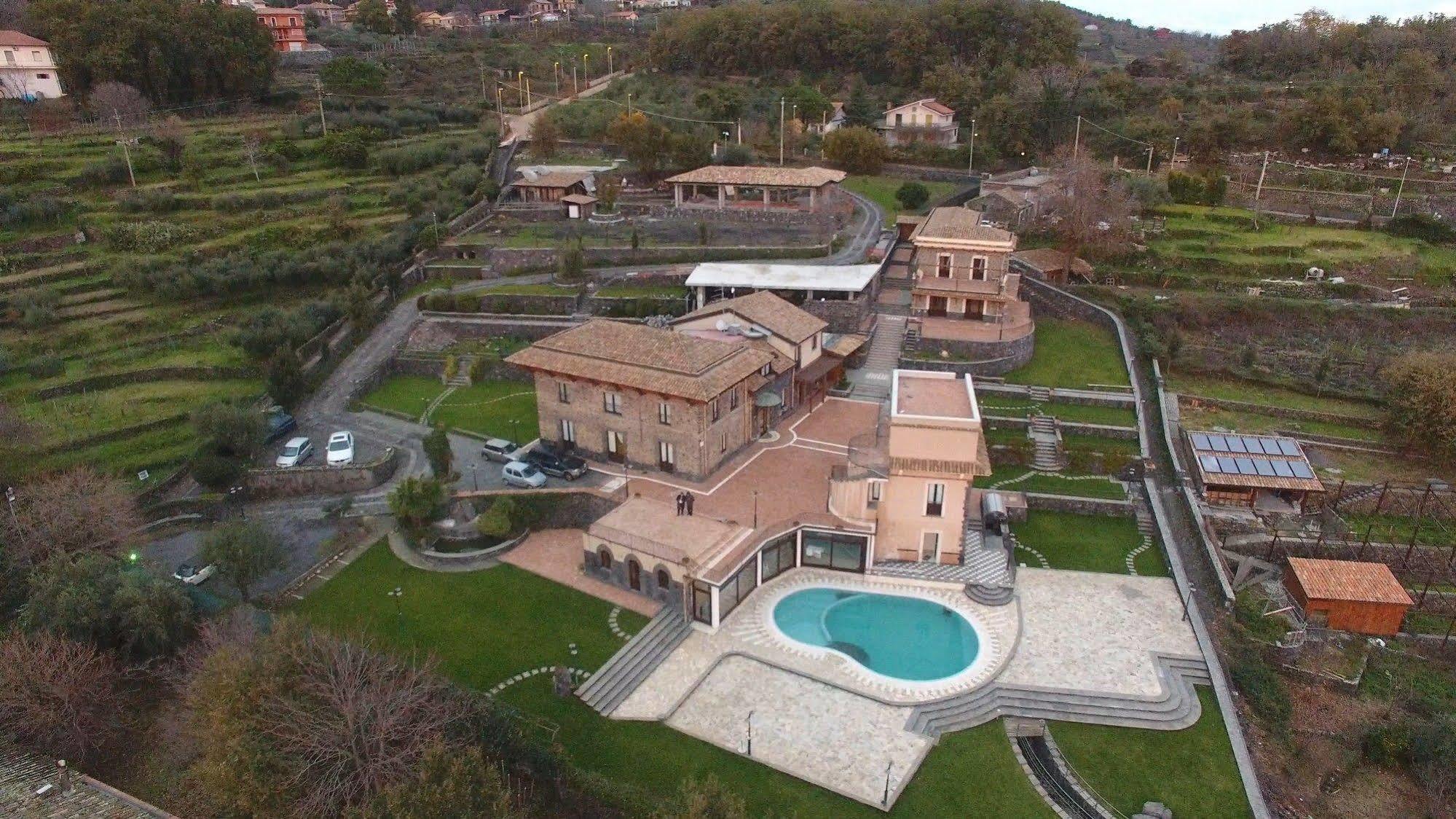 ザッフェラーナ・エトネーア Antico Borgo Petraliaゲストハウス エクステリア 写真